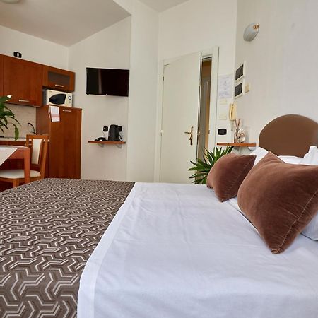 Residence Fellini Ρίμινι Εξωτερικό φωτογραφία