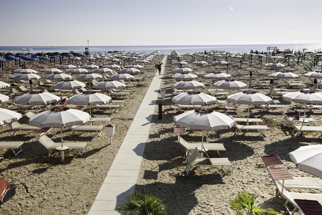 Residence Fellini Ρίμινι Εξωτερικό φωτογραφία