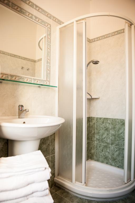 Residence Fellini Ρίμινι Δωμάτιο φωτογραφία
