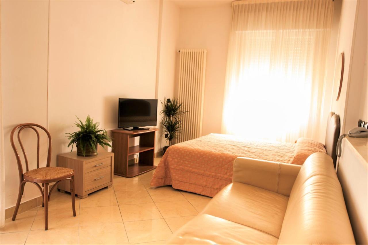 Residence Fellini Ρίμινι Εξωτερικό φωτογραφία