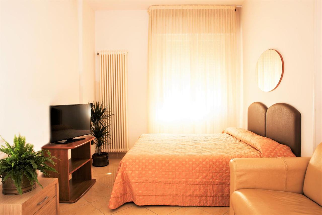 Residence Fellini Ρίμινι Εξωτερικό φωτογραφία