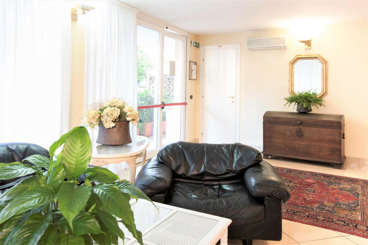 Residence Fellini Ρίμινι Εξωτερικό φωτογραφία